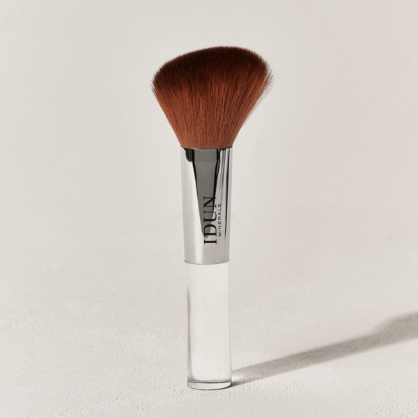 Idun-minerals-blush-brush