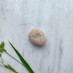 organic-konjac-svamp-walnut-eksfolierende-ansigt