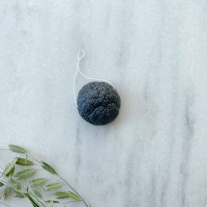 organic-konjac-svamp-bamboo-charcoal-akne-uren-hud