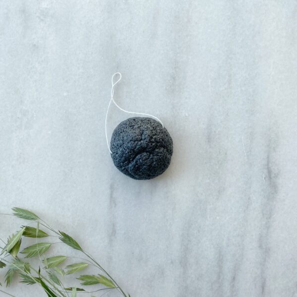 organic-konjac-svamp-bamboo-charcoal-akne-uren-hud