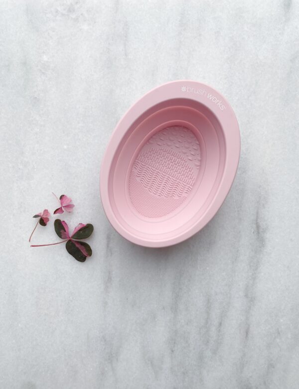 Brushworks-silicone-makeup-Brush-Cleaning-bowl